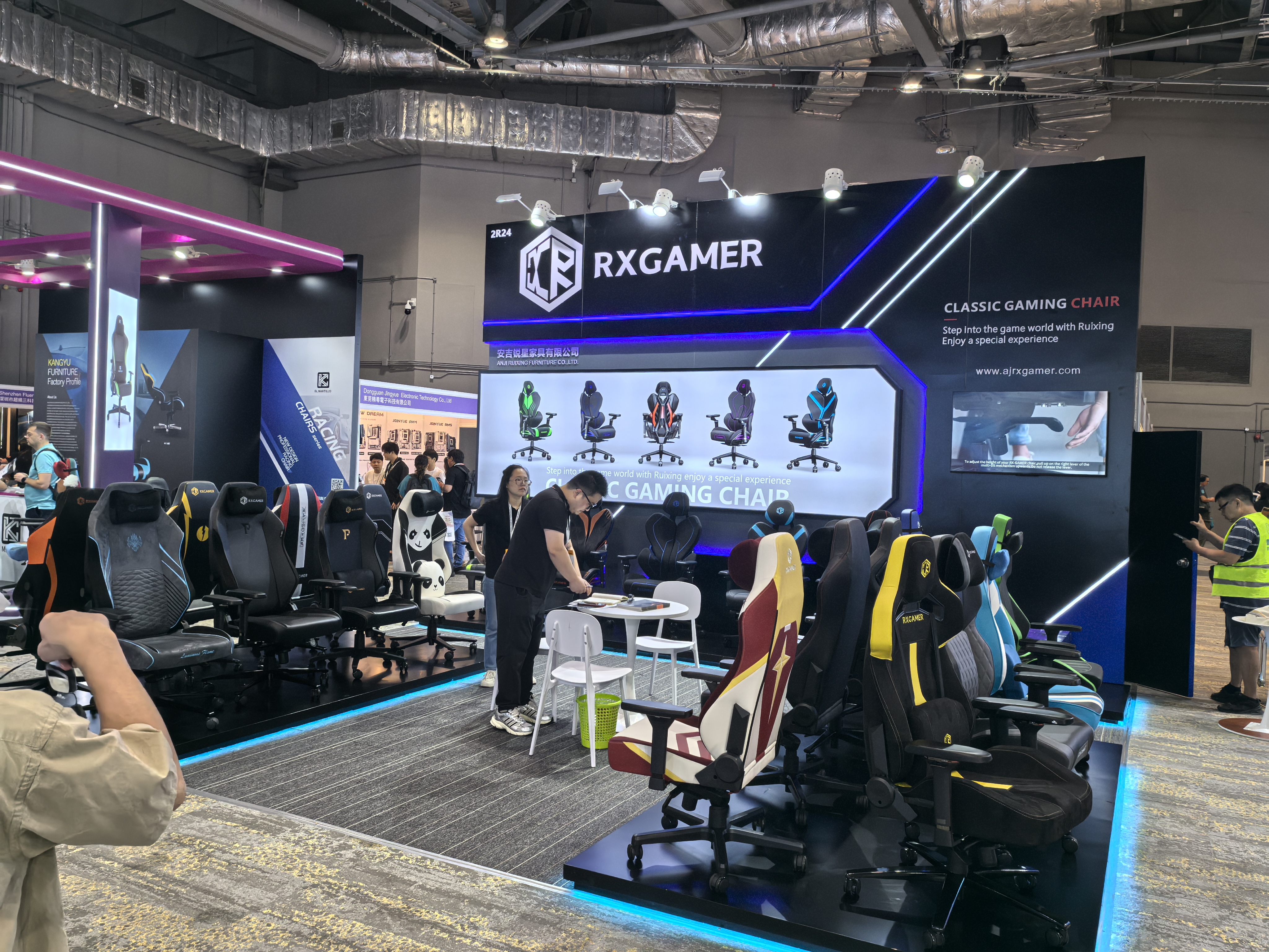 Anji Ruixing Furniture skinner på Hong Kong Electronics Fair (efterår) med stor succes